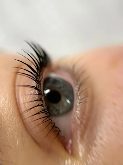Lash lifting