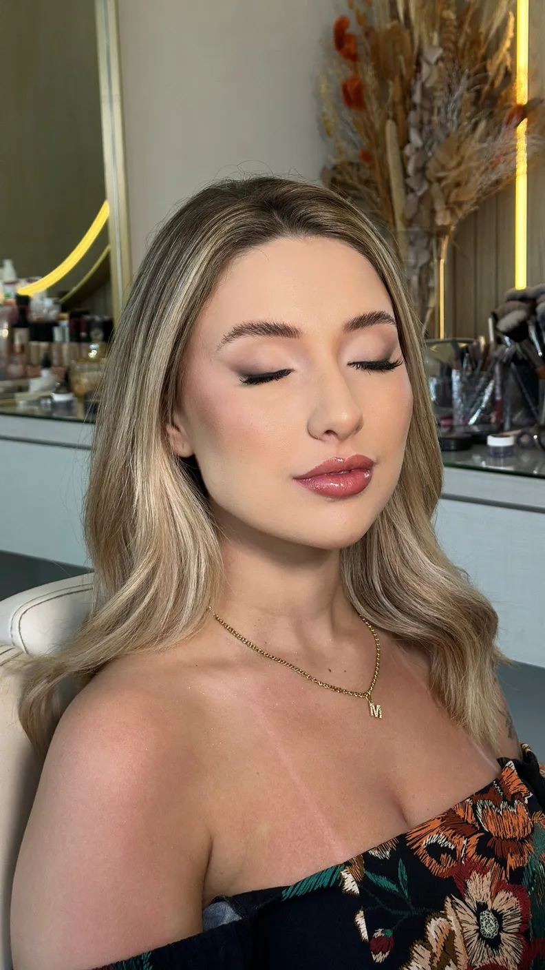 Maquiagem Assinatura Karol